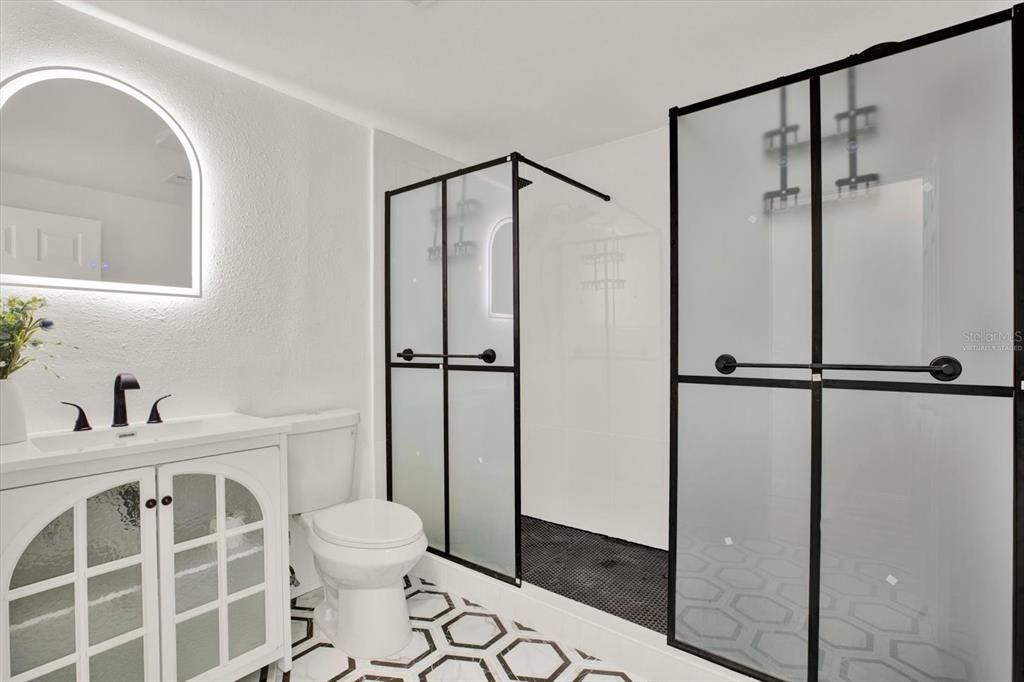 Active With Contract: $400,000 (4 beds, 2 baths, 1547 Square Feet)