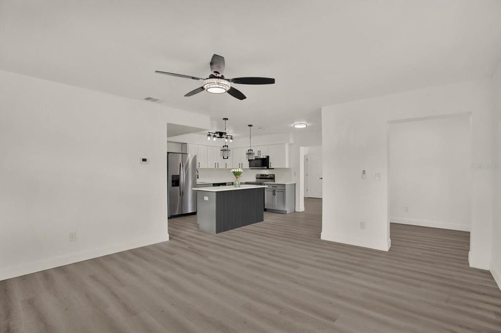 Active With Contract: $400,000 (4 beds, 2 baths, 1547 Square Feet)