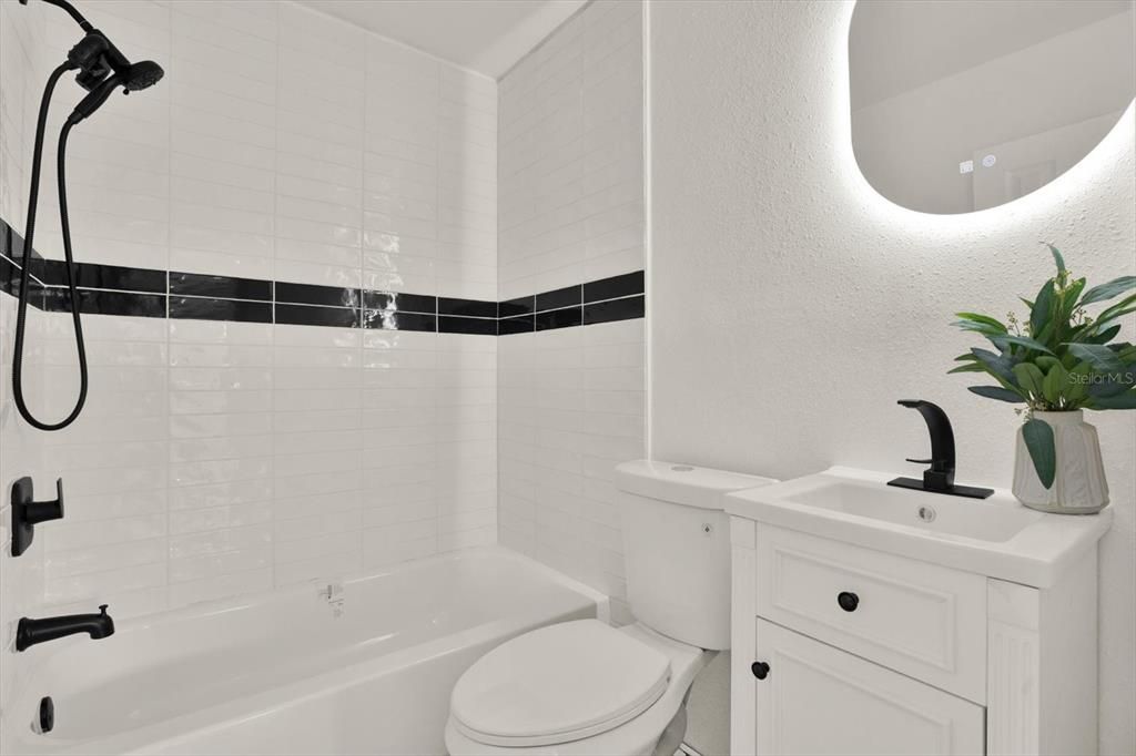 Active With Contract: $400,000 (4 beds, 2 baths, 1547 Square Feet)