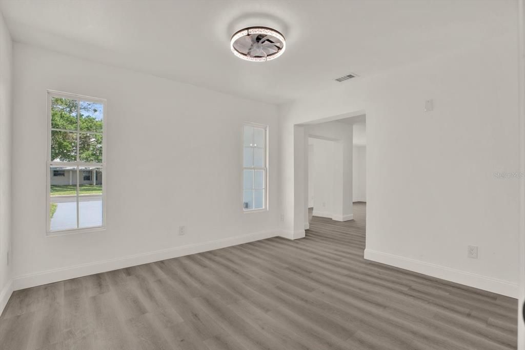Active With Contract: $400,000 (4 beds, 2 baths, 1547 Square Feet)