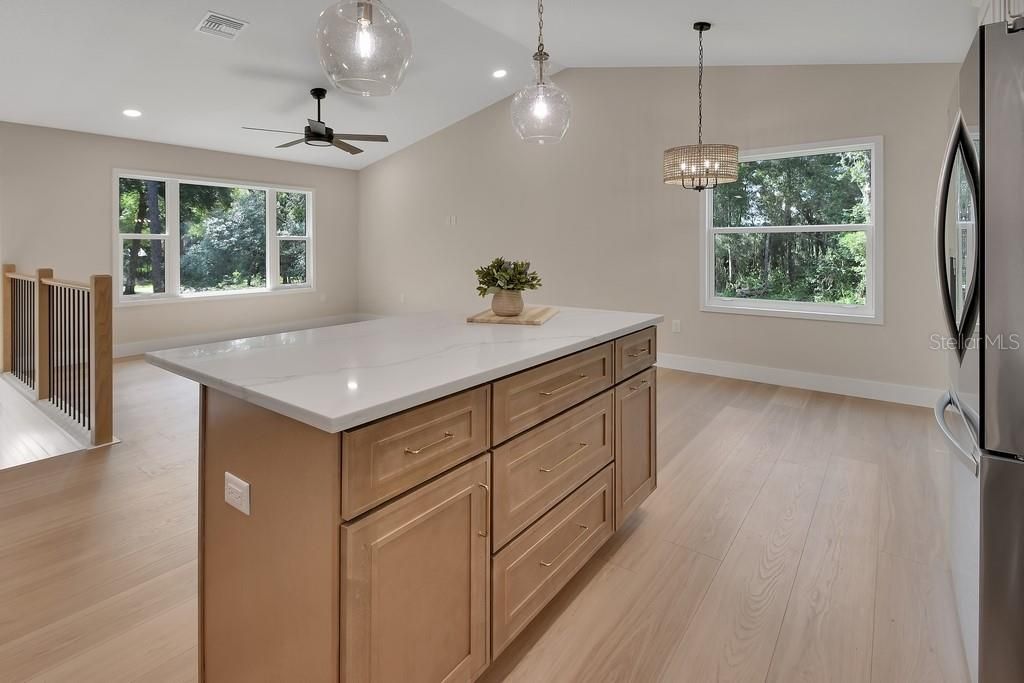 For Sale: $800,000 (4 beds, 3 baths, 2100 Square Feet)