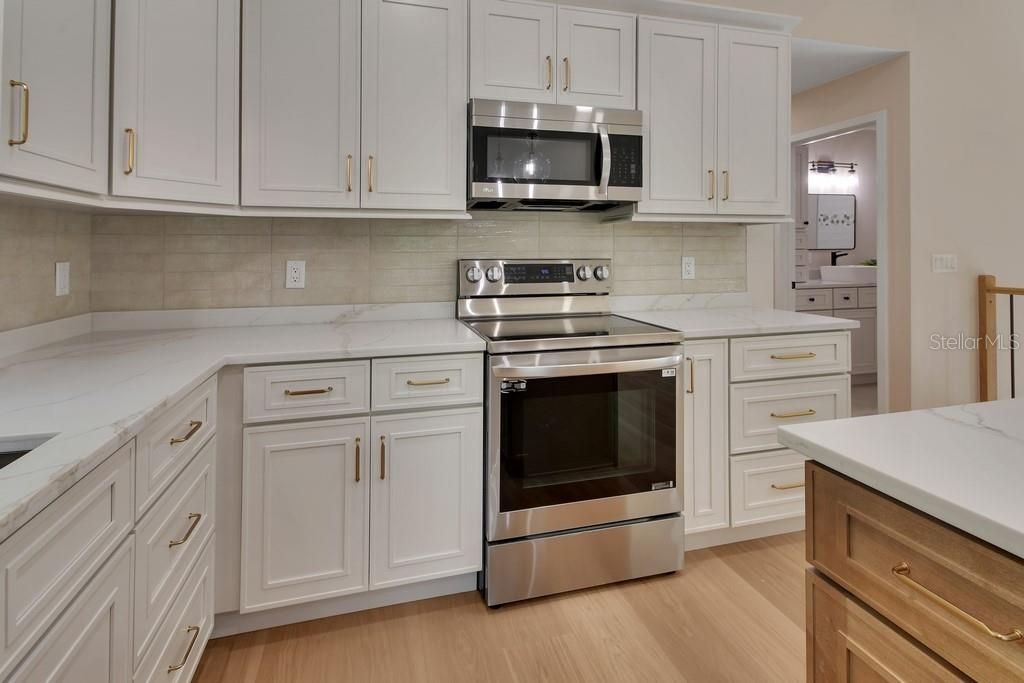 For Sale: $800,000 (4 beds, 3 baths, 2100 Square Feet)