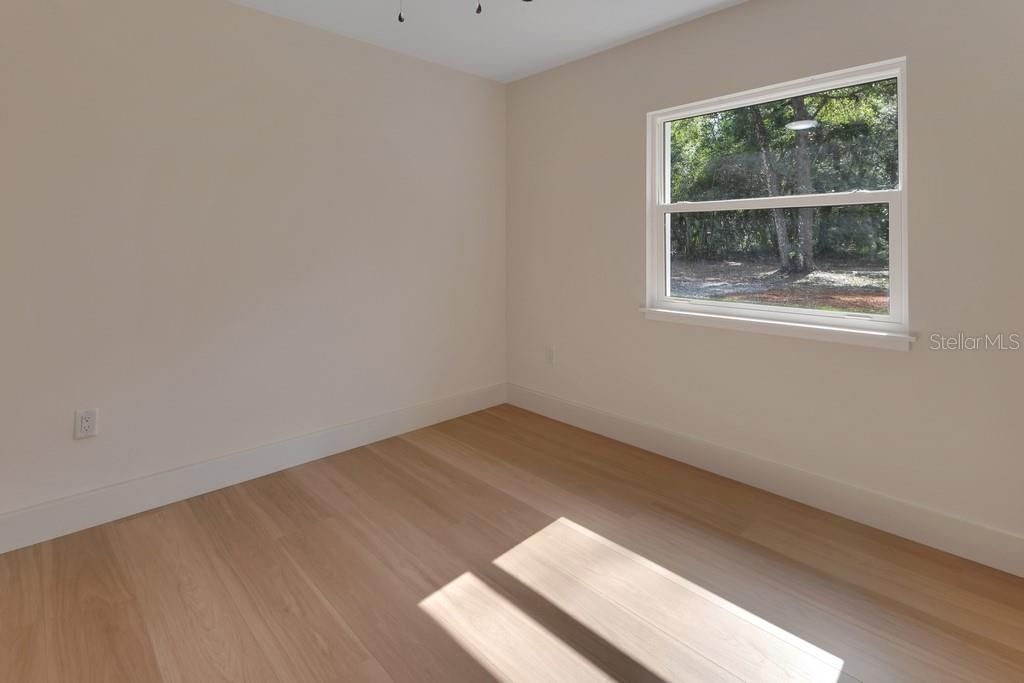 For Sale: $800,000 (4 beds, 3 baths, 2100 Square Feet)