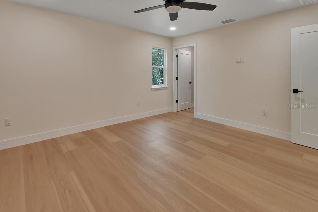 For Sale: $800,000 (4 beds, 3 baths, 2100 Square Feet)