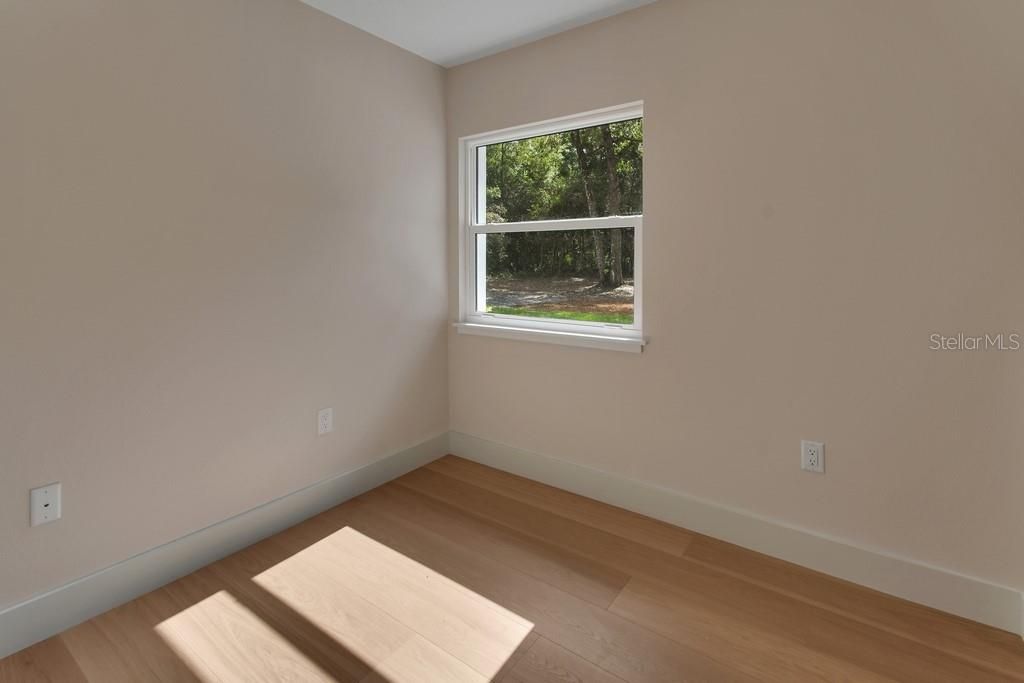 For Sale: $800,000 (4 beds, 3 baths, 2100 Square Feet)
