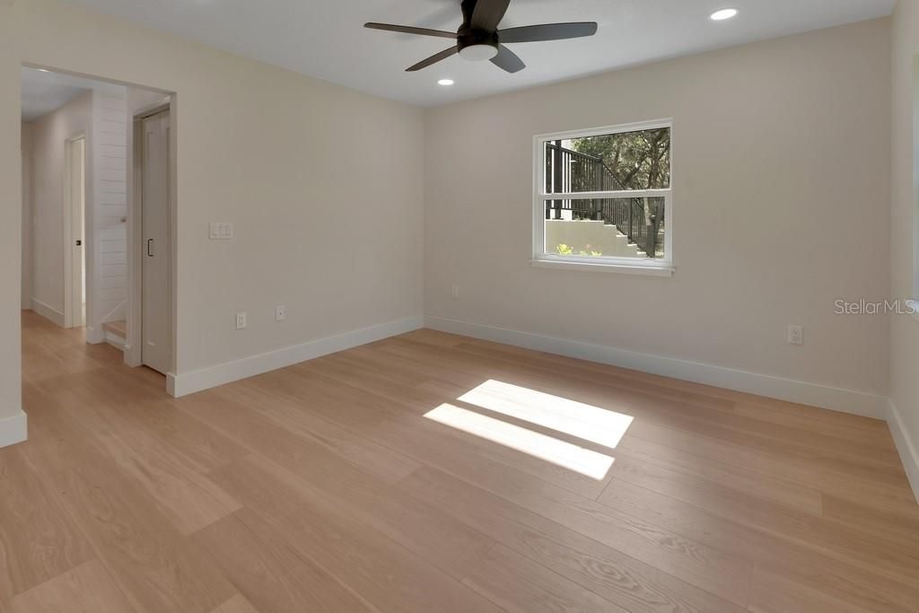 For Sale: $800,000 (4 beds, 3 baths, 2100 Square Feet)