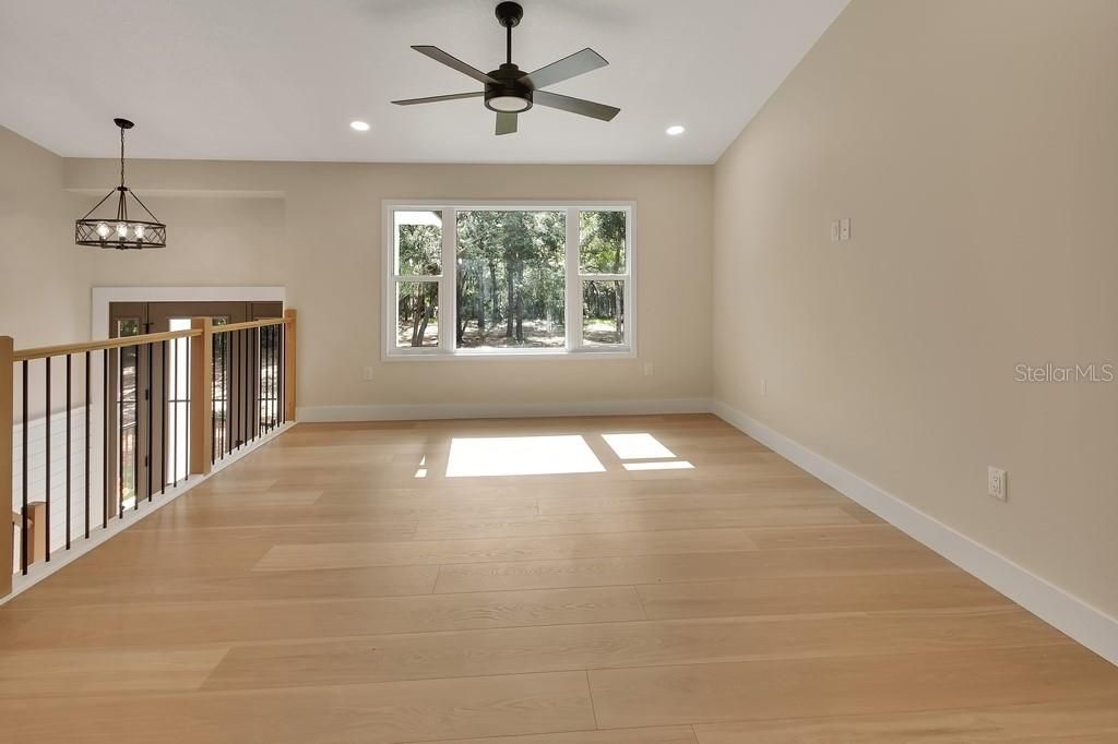 For Sale: $800,000 (4 beds, 3 baths, 2100 Square Feet)