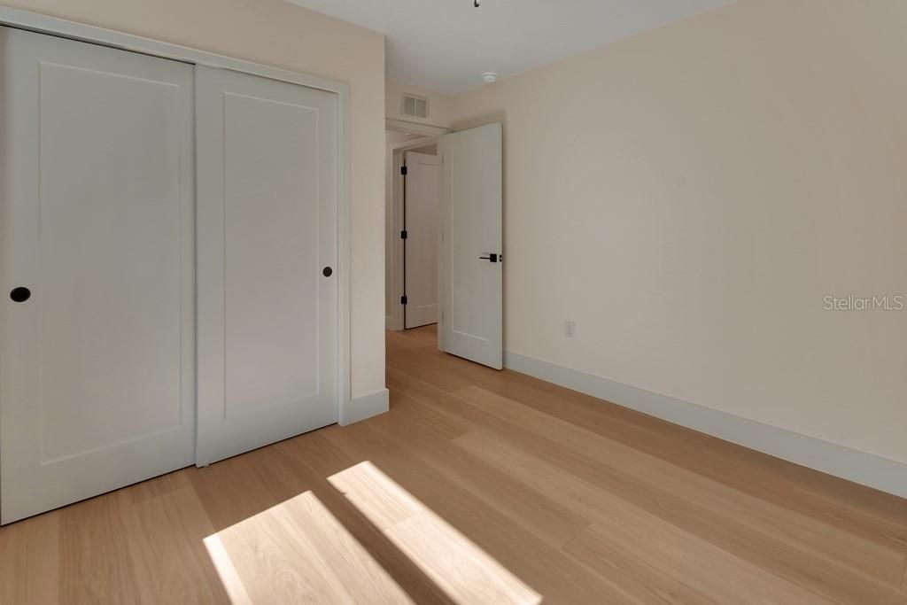For Sale: $800,000 (4 beds, 3 baths, 2100 Square Feet)