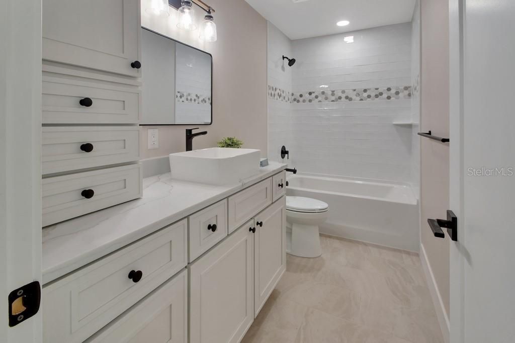 For Sale: $800,000 (4 beds, 3 baths, 2100 Square Feet)