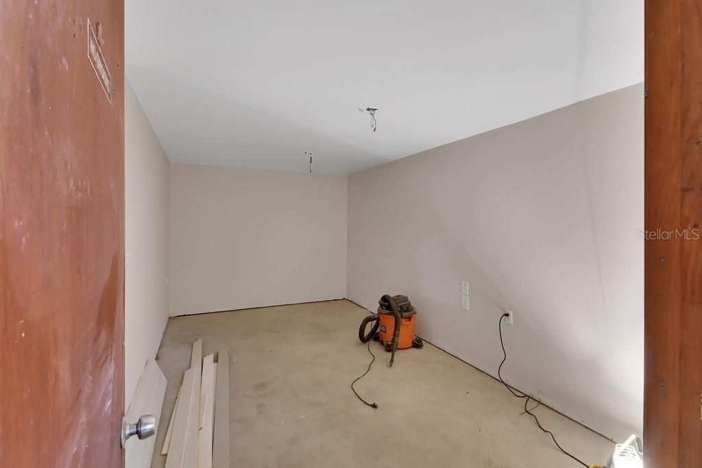 For Sale: $800,000 (4 beds, 3 baths, 2100 Square Feet)