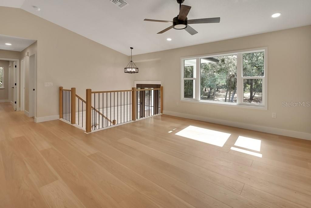 For Sale: $800,000 (4 beds, 3 baths, 2100 Square Feet)