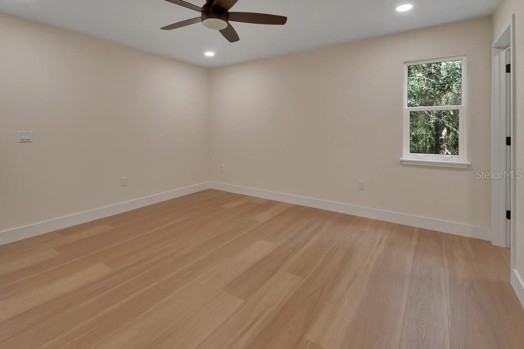 For Sale: $800,000 (4 beds, 3 baths, 2100 Square Feet)