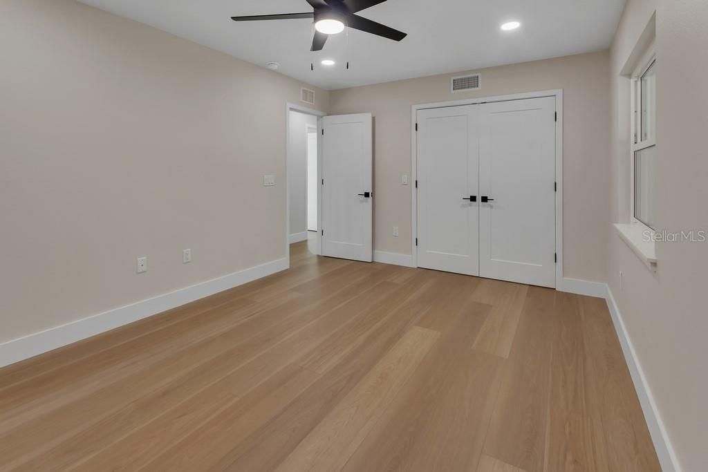 For Sale: $800,000 (4 beds, 3 baths, 2100 Square Feet)