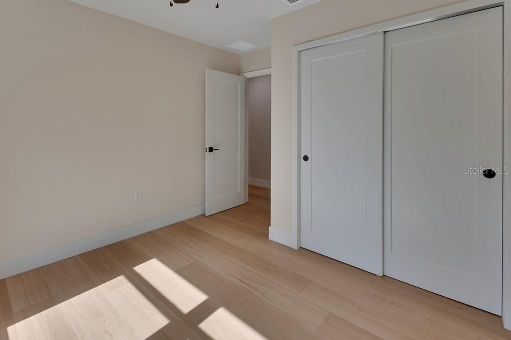For Sale: $800,000 (4 beds, 3 baths, 2100 Square Feet)