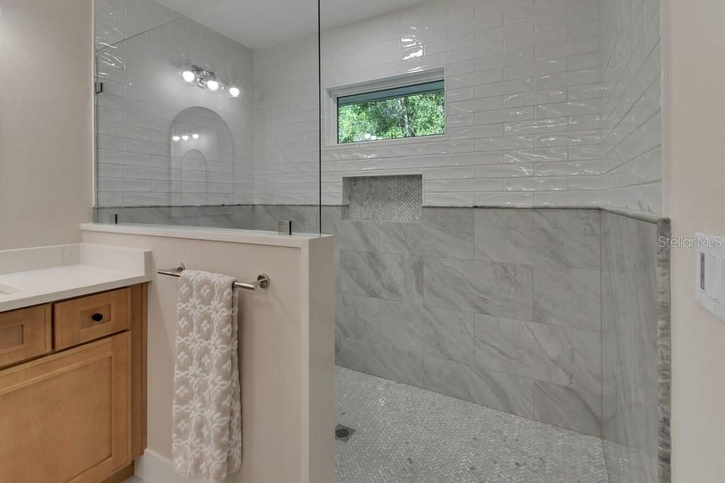 For Sale: $800,000 (4 beds, 3 baths, 2100 Square Feet)