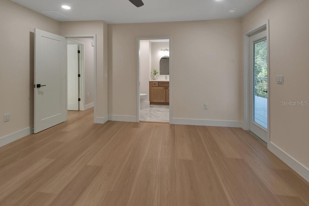 For Sale: $800,000 (4 beds, 3 baths, 2100 Square Feet)