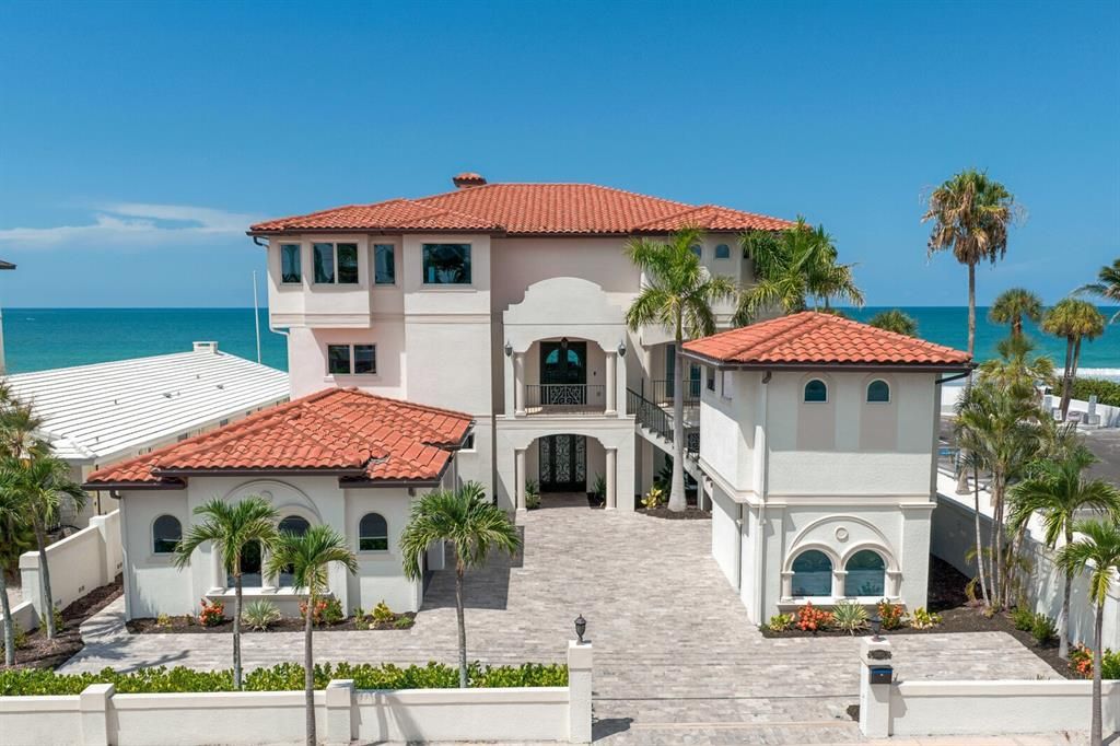 For Sale: $7,950,000 (5 beds, 5 baths, 6530 Square Feet)