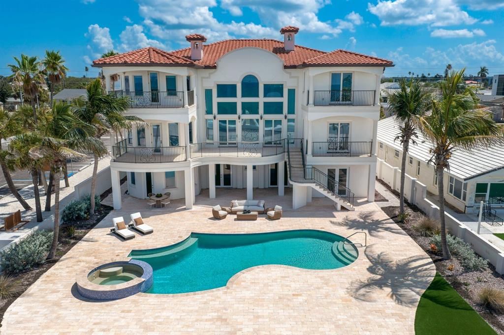 For Sale: $7,950,000 (5 beds, 5 baths, 6530 Square Feet)