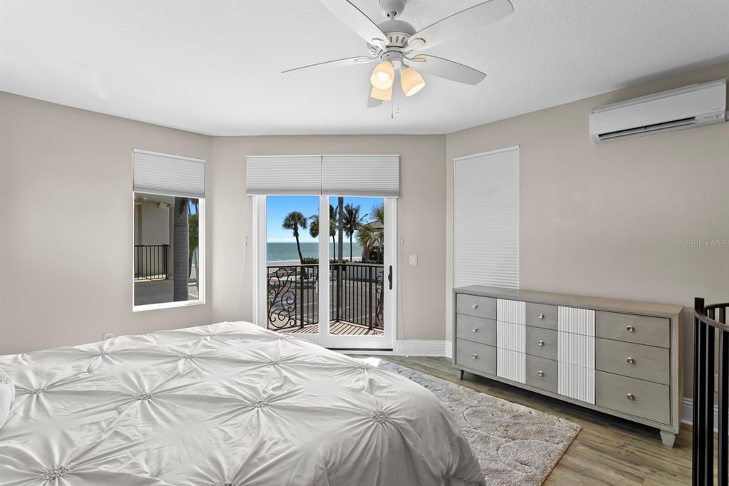 For Sale: $7,950,000 (5 beds, 5 baths, 6530 Square Feet)