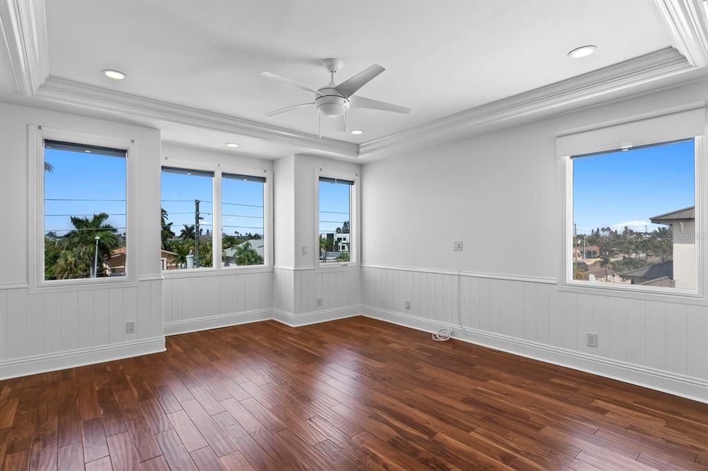 For Sale: $7,950,000 (5 beds, 5 baths, 6530 Square Feet)
