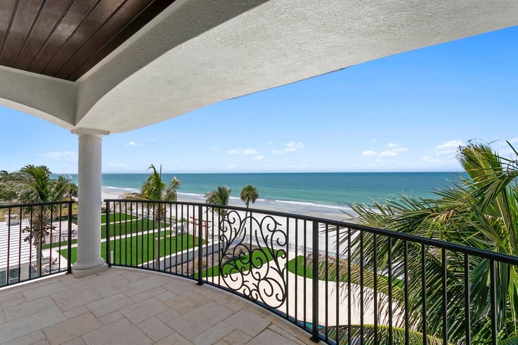 For Sale: $7,950,000 (5 beds, 5 baths, 6530 Square Feet)