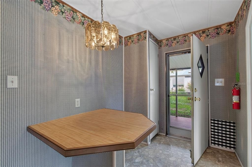 На продажу: $107,500 (2 спален, 2 ванн, 989 Квадратных фут)