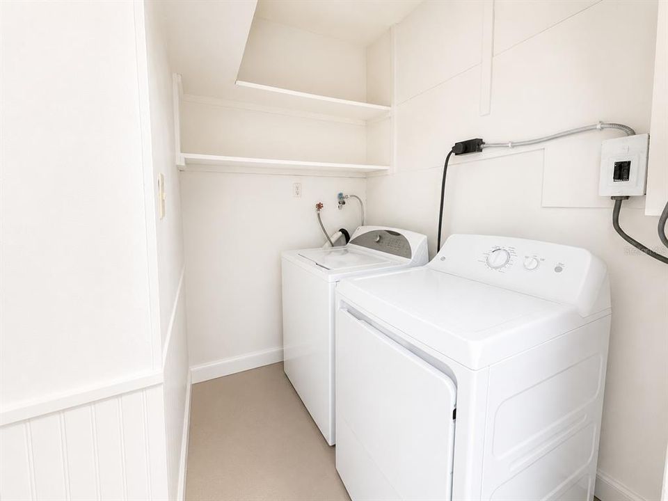 На продажу: $149,950 (2 спален, 1 ванн, 818 Квадратных фут)