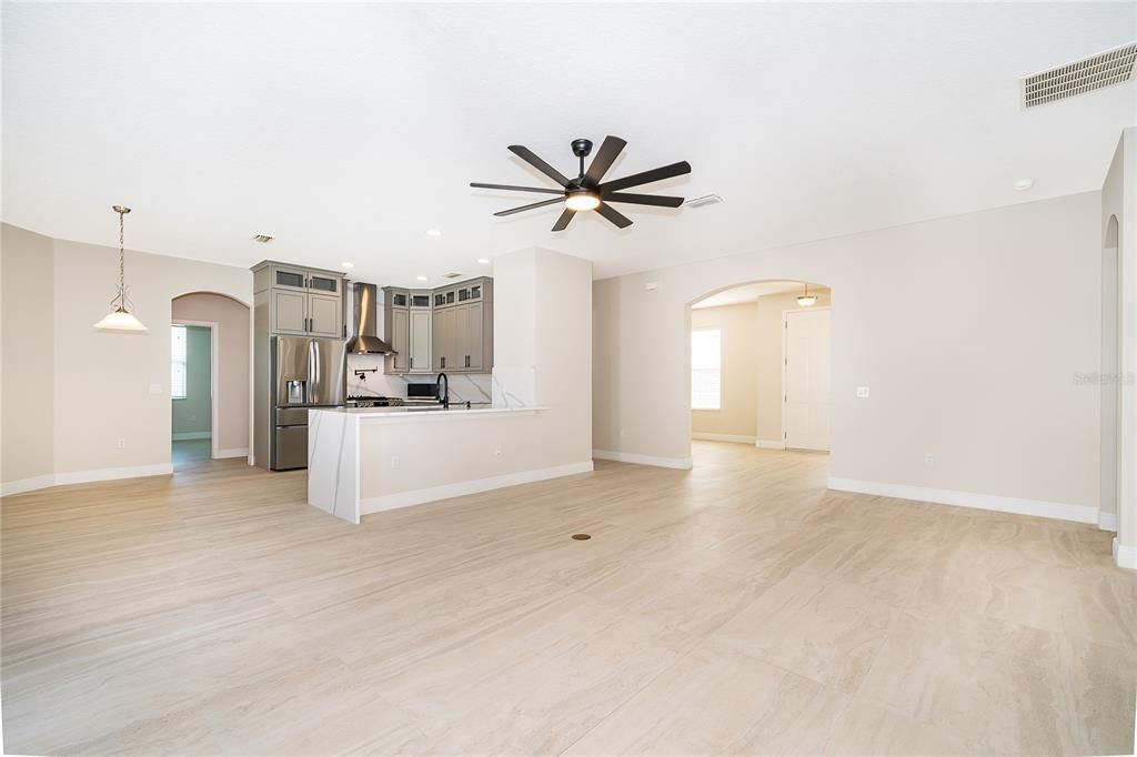 En Venta: $469,990 (4 camas, 2 baños, 2214 Pies cuadrados)