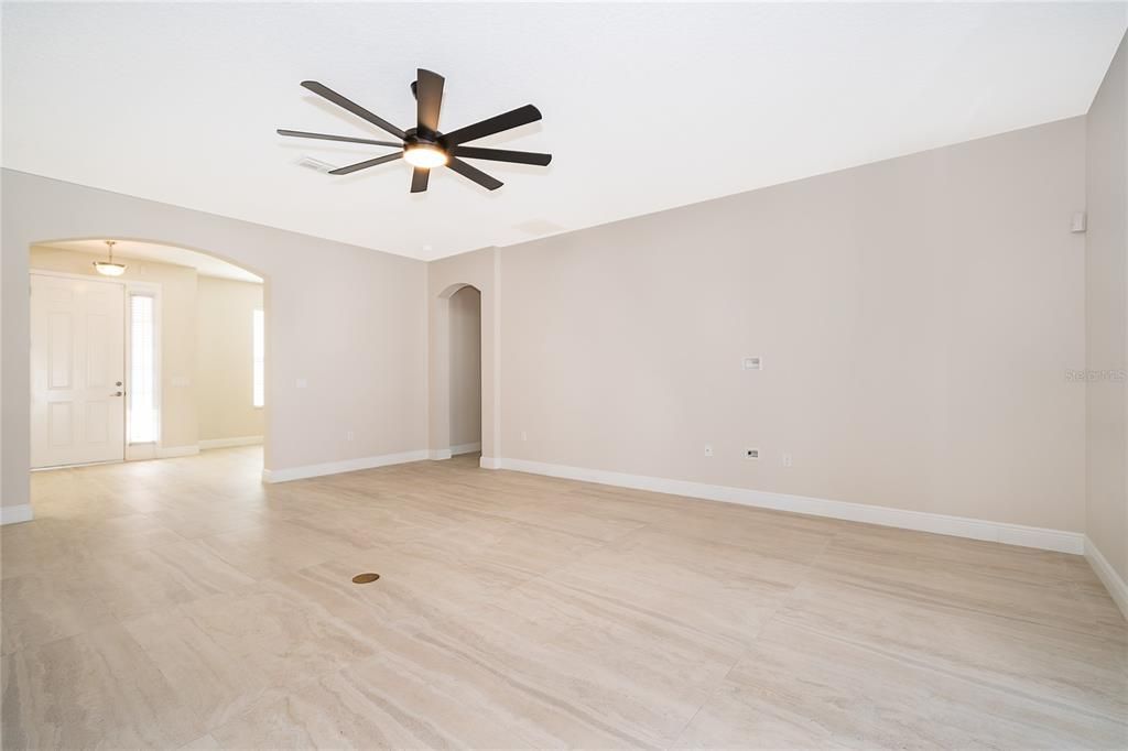 En Venta: $469,990 (4 camas, 2 baños, 2214 Pies cuadrados)