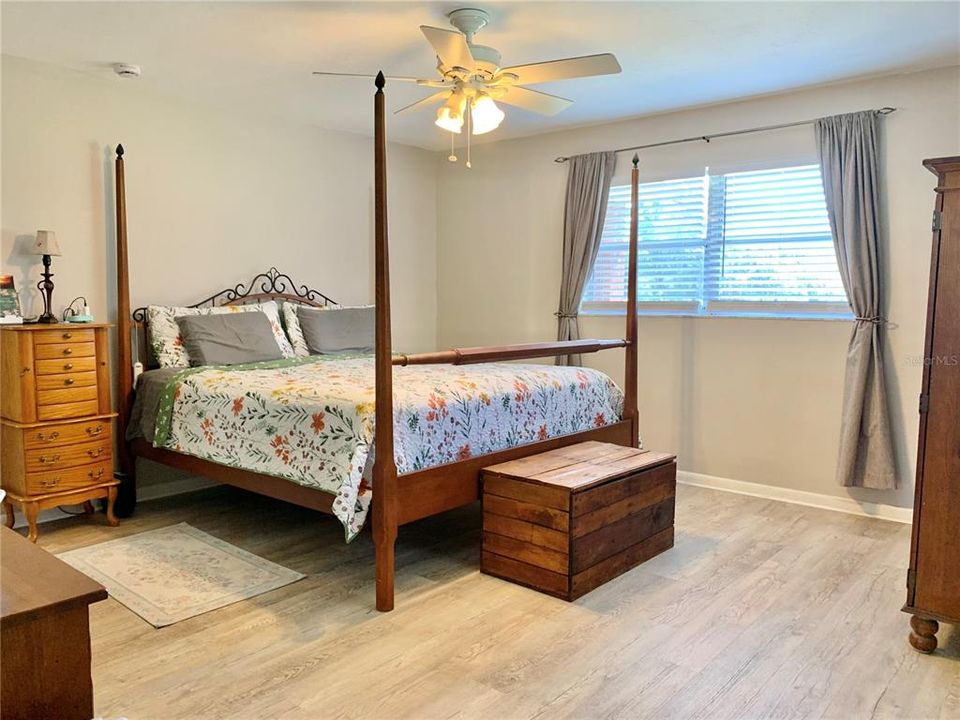 For Sale: $595,000 (3 beds, 2 baths, 2200 Square Feet)