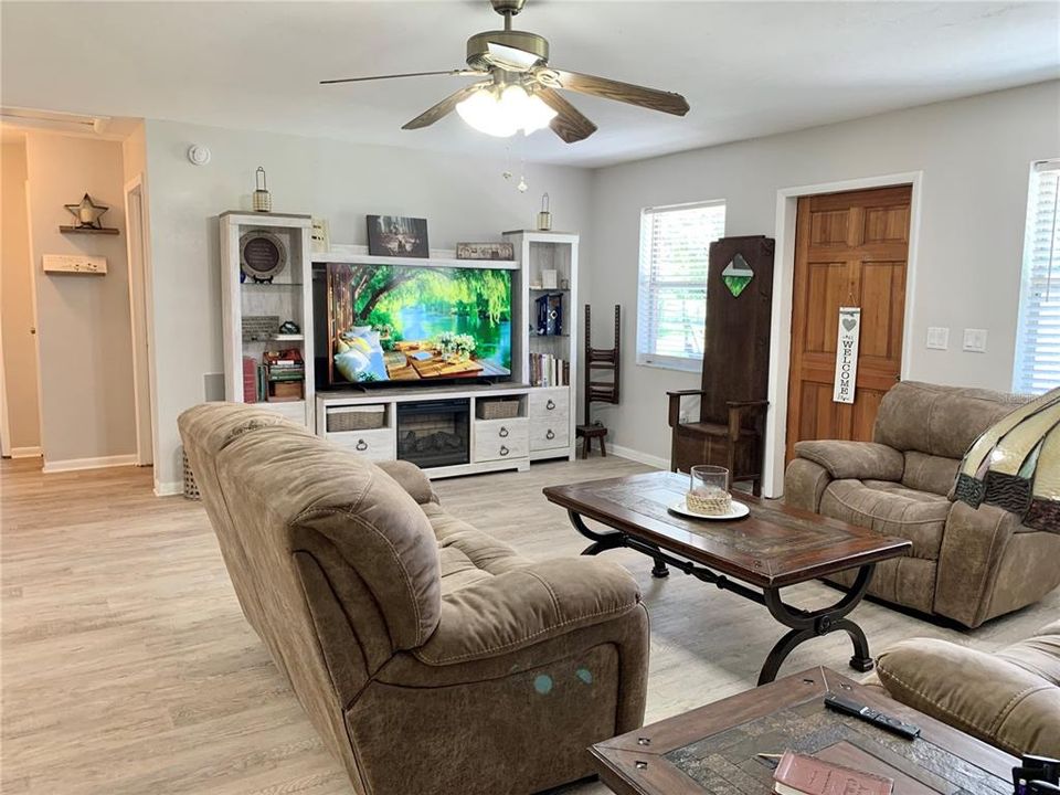 For Sale: $595,000 (3 beds, 2 baths, 2200 Square Feet)