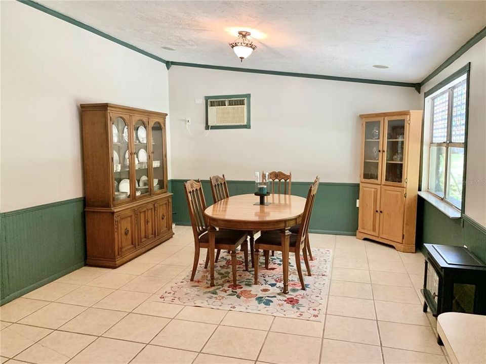 For Sale: $595,000 (3 beds, 2 baths, 2200 Square Feet)