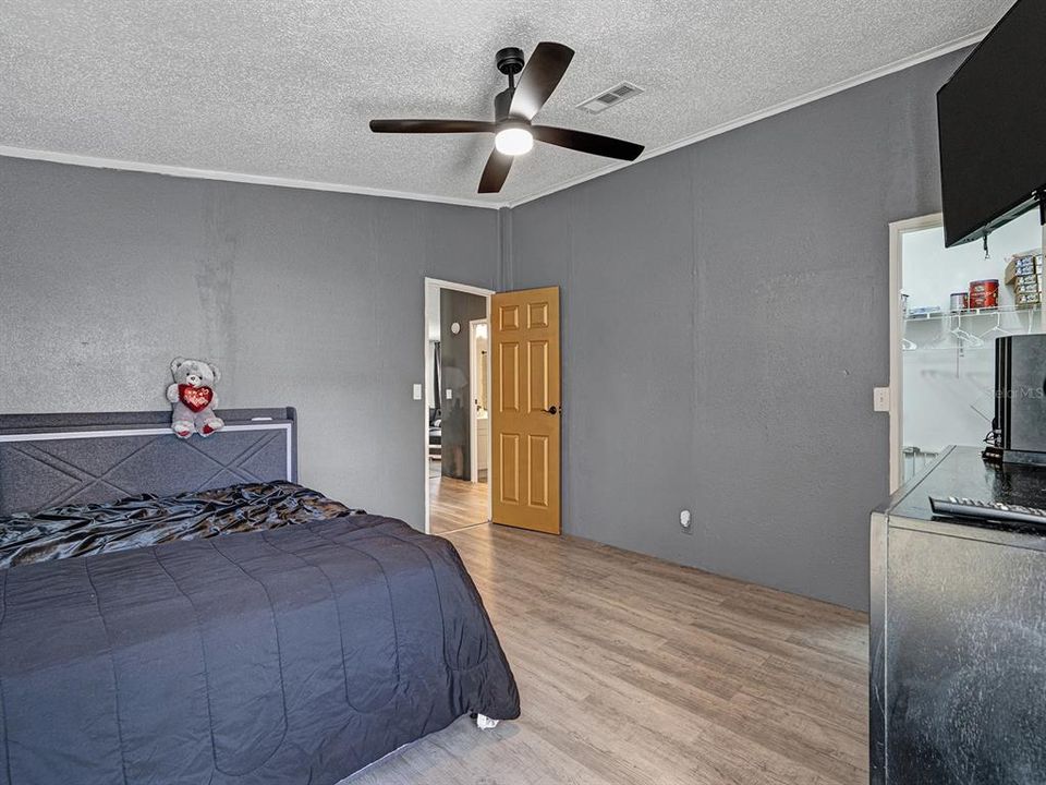 En Venta: $285,000 (3 camas, 3 baños, 1890 Pies cuadrados)