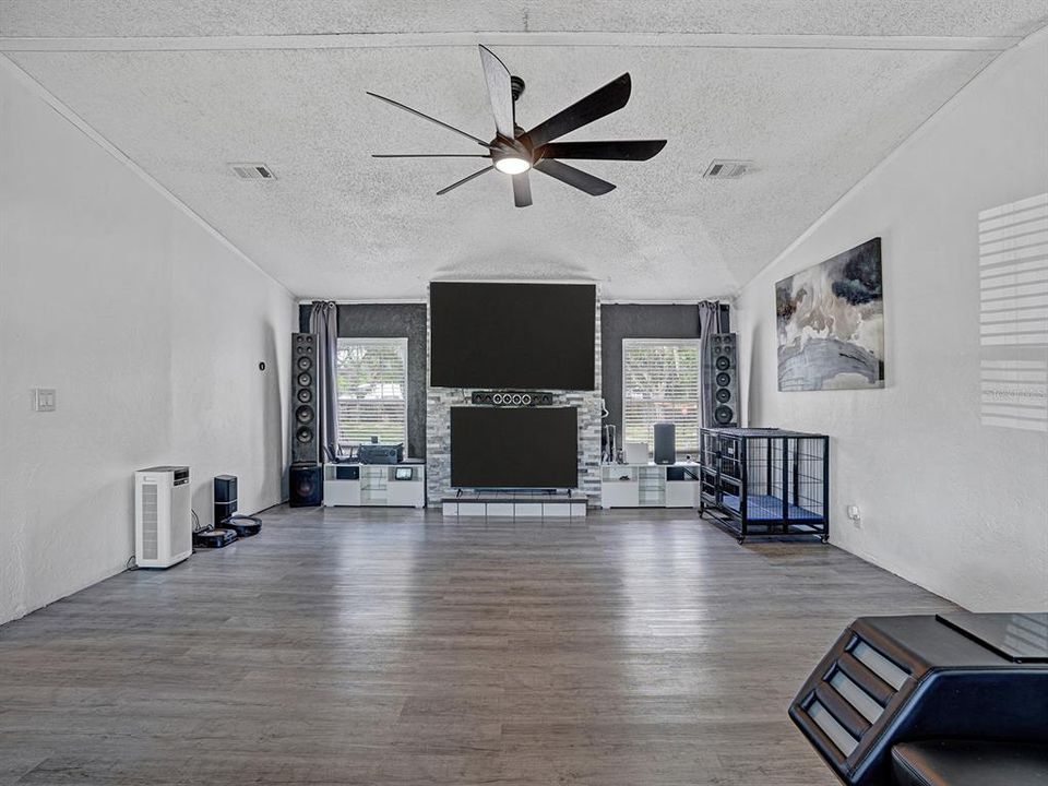 En Venta: $285,000 (3 camas, 3 baños, 1890 Pies cuadrados)