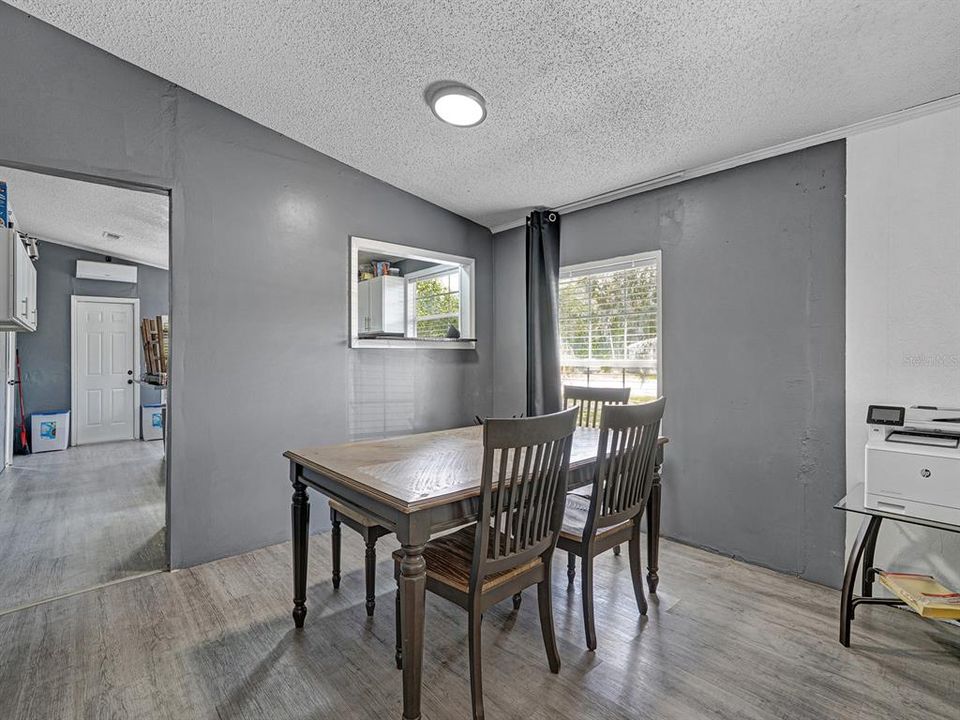 En Venta: $285,000 (3 camas, 3 baños, 1890 Pies cuadrados)