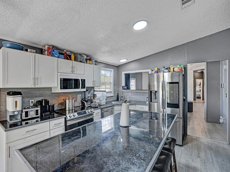 En Venta: $285,000 (3 camas, 3 baños, 1890 Pies cuadrados)