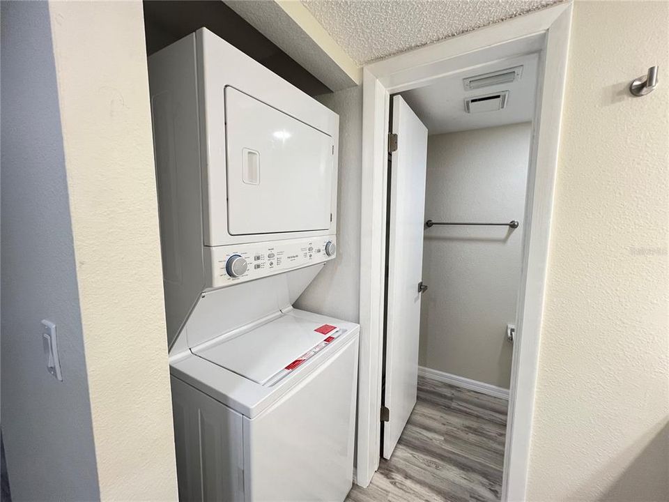 For Sale: $130,000 (2 beds, 2 baths, 825 Square Feet)