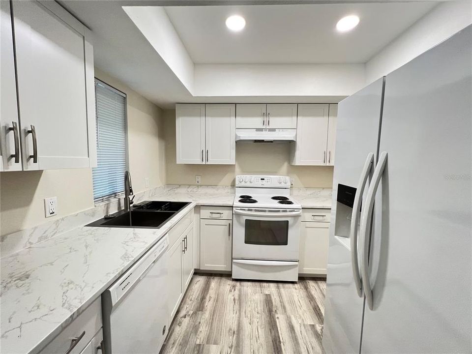 For Sale: $130,000 (2 beds, 2 baths, 825 Square Feet)