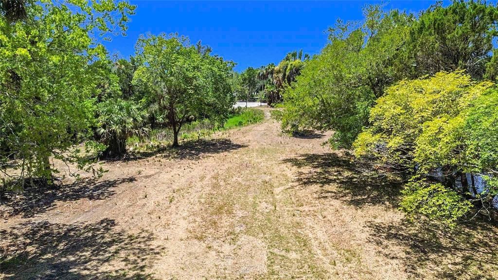 En Venta: $979,000 (2.80 acres)