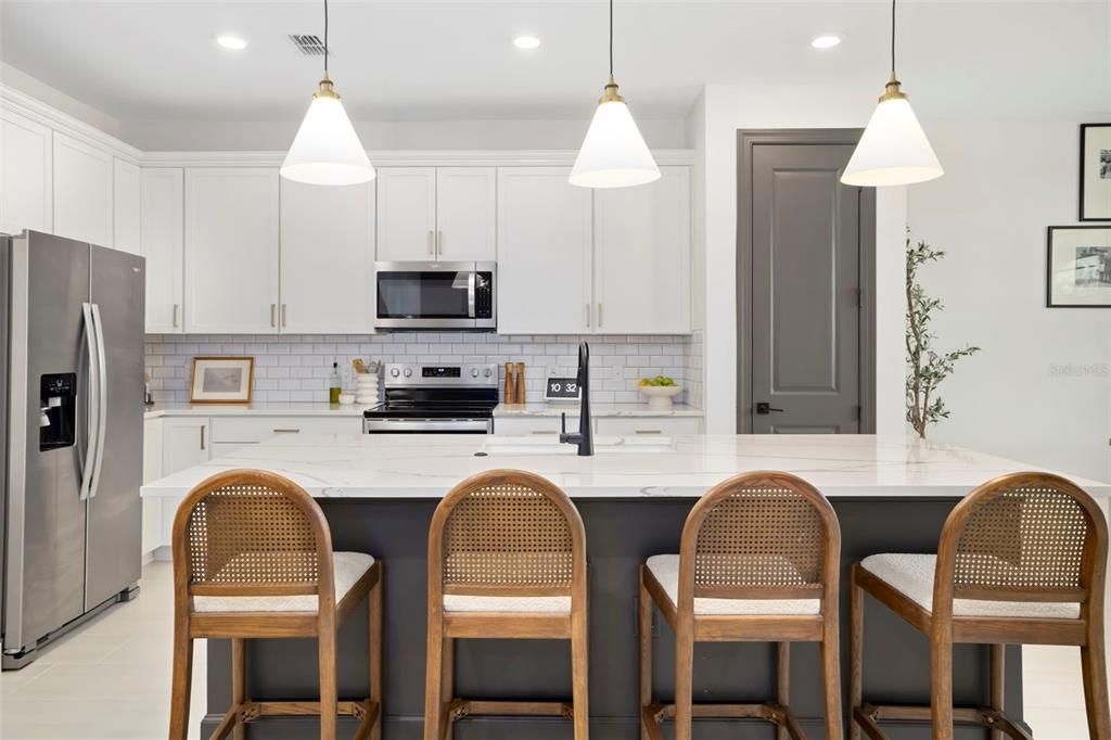 Activo con contrato: $574,900 (5 camas, 3 baños, 2638 Pies cuadrados)