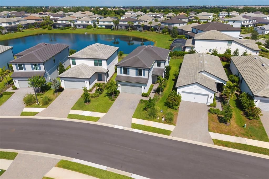 Activo con contrato: $574,900 (5 camas, 3 baños, 2638 Pies cuadrados)