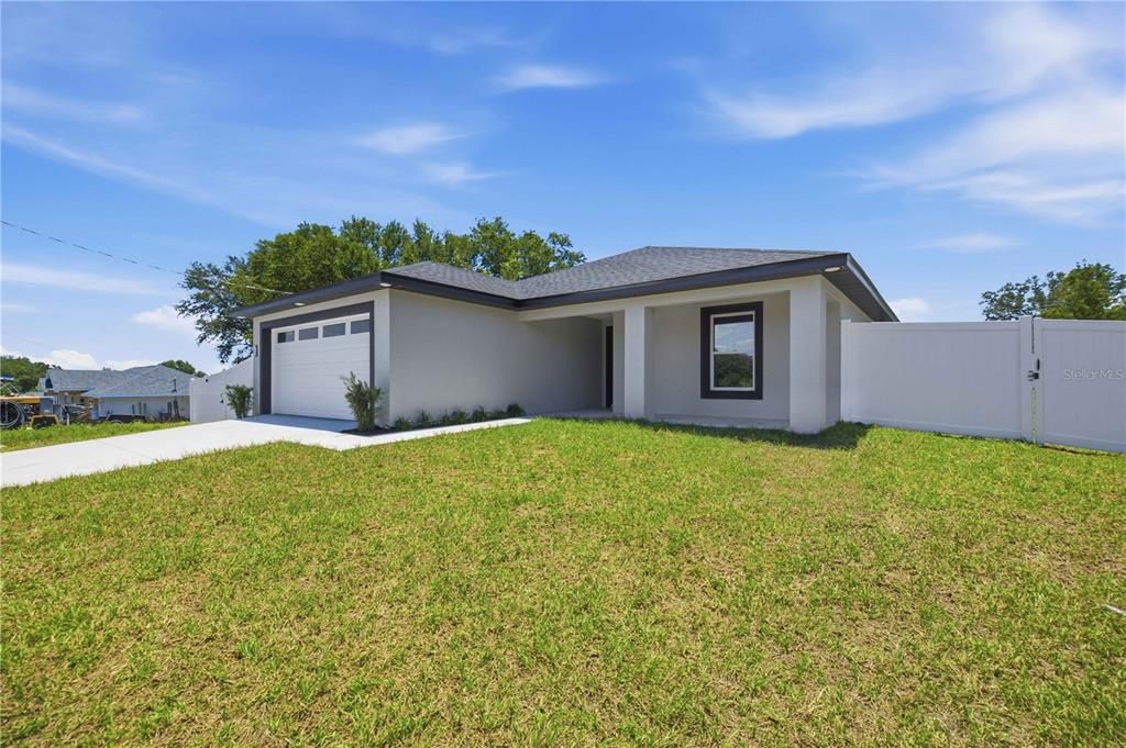 Active With Contract: $294,900 (3 beds, 2 baths, 1492 Square Feet)