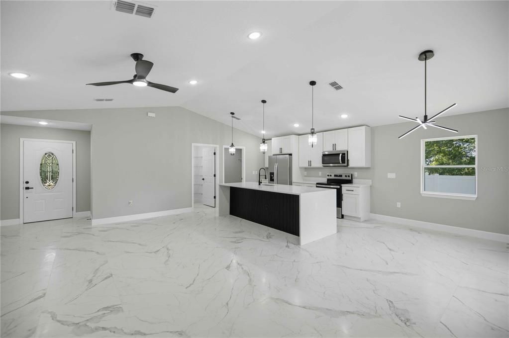 Active With Contract: $294,900 (3 beds, 2 baths, 1492 Square Feet)