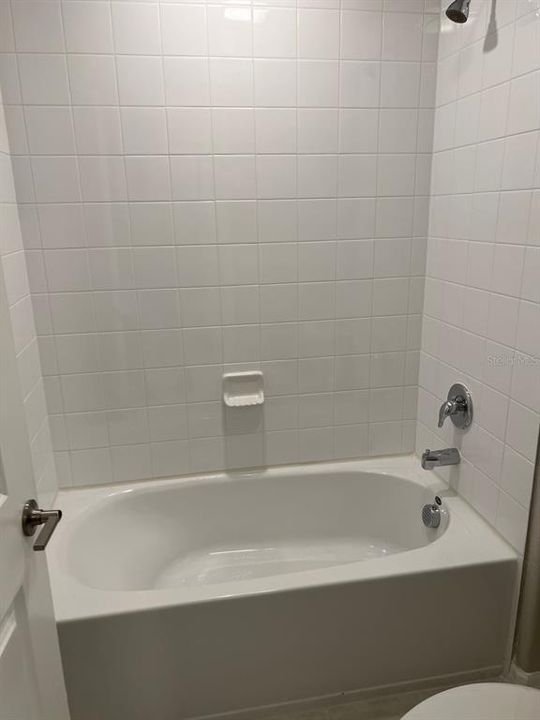 For Rent: $2,300 (5 beds, 2 baths, 2264 Square Feet)