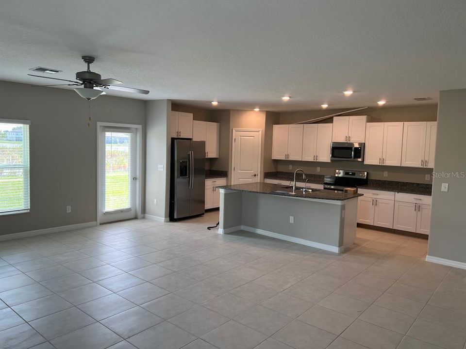 For Rent: $2,300 (5 beds, 2 baths, 2264 Square Feet)