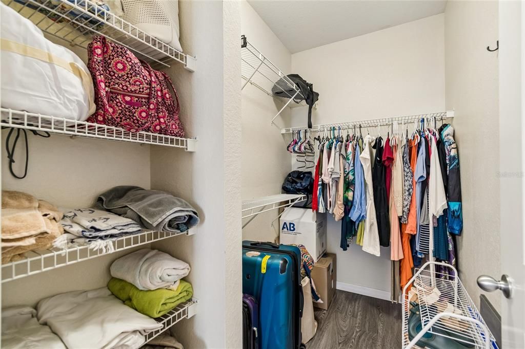 Active With Contract: $249,000 (2 beds, 2 baths, 1080 Square Feet)