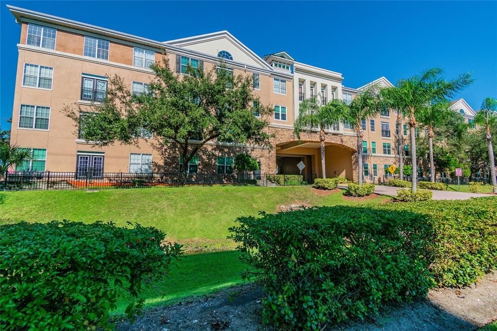 Active With Contract: $249,000 (2 beds, 2 baths, 1080 Square Feet)
