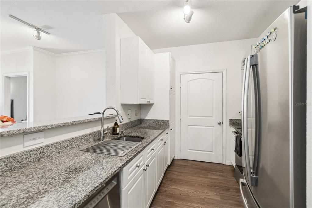 Active With Contract: $249,000 (2 beds, 2 baths, 1080 Square Feet)