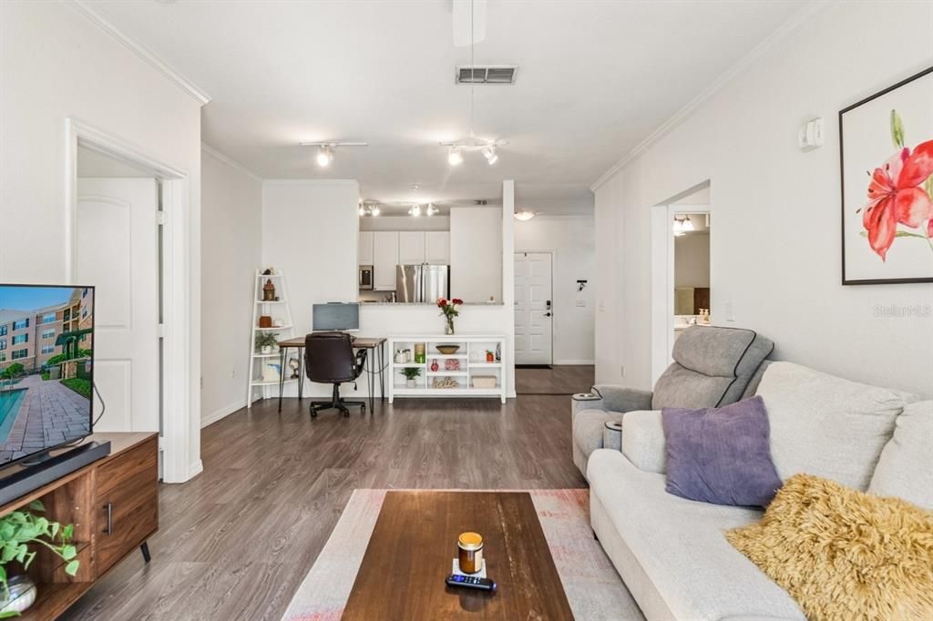 Active With Contract: $249,000 (2 beds, 2 baths, 1080 Square Feet)