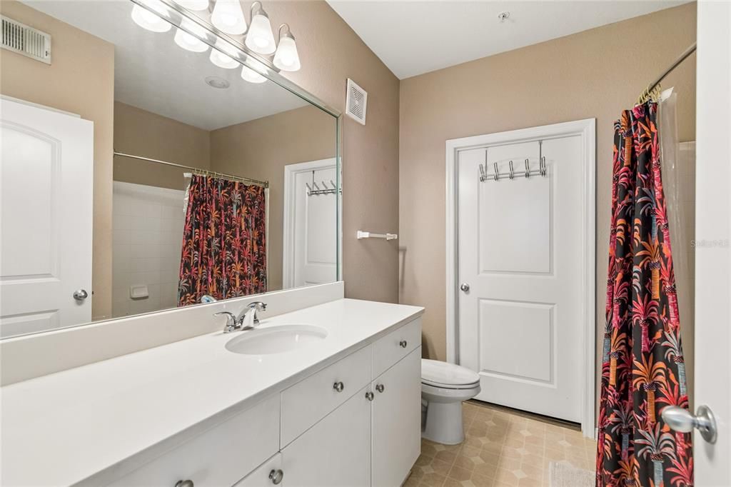 Active With Contract: $249,000 (2 beds, 2 baths, 1080 Square Feet)